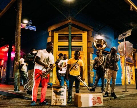 photo-1525994886773-080587e161c2